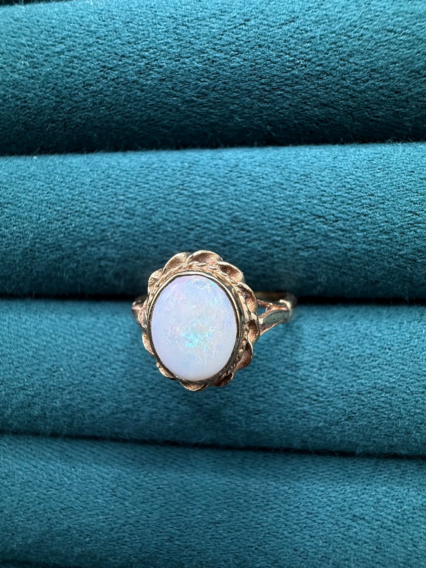 9ct gold opal ring