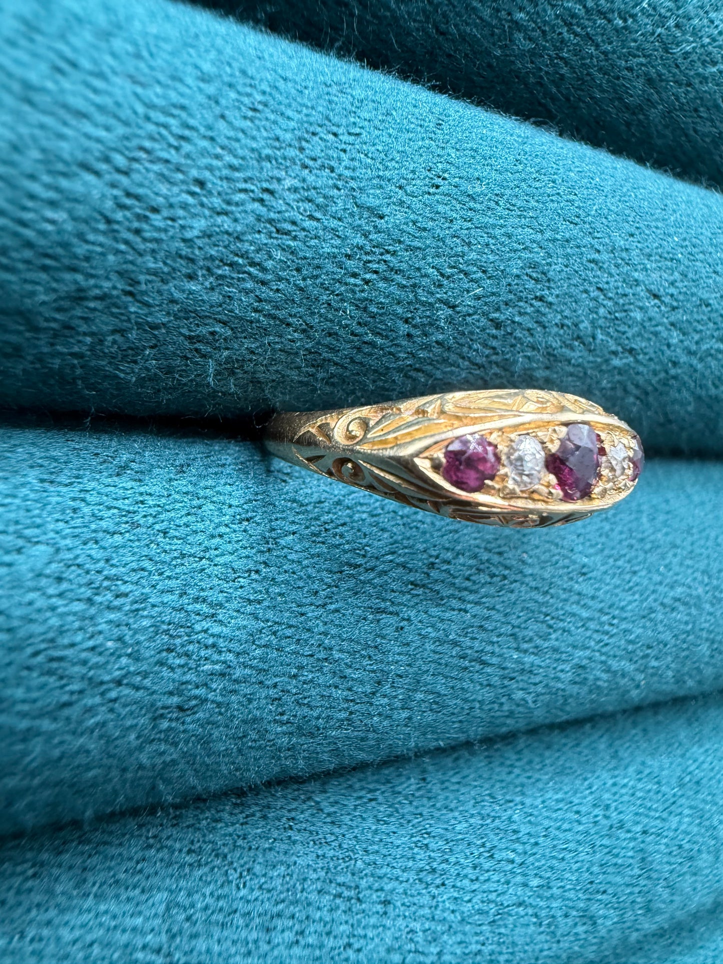 18ct gold antique ruby and diamond boat ring size M