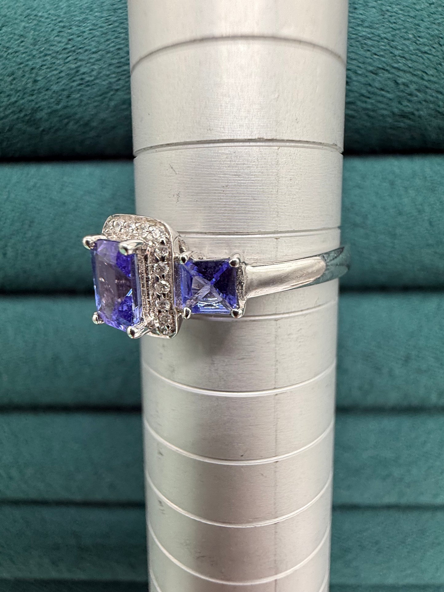 14ct white gold tanzanite and diamond ring