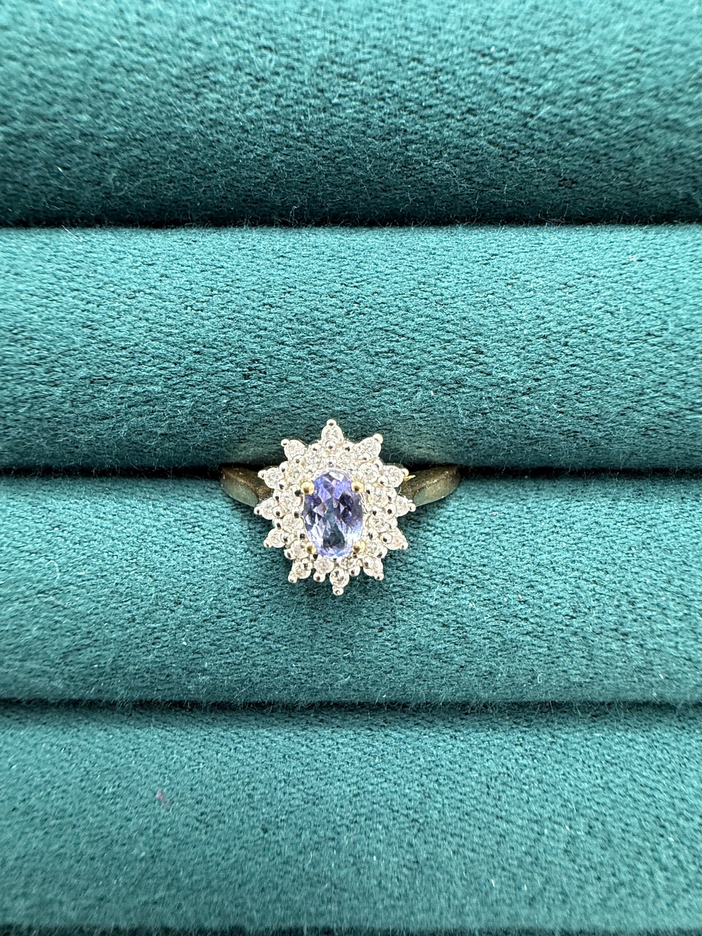 9ct gold tanzanite and diamond cluster ring
