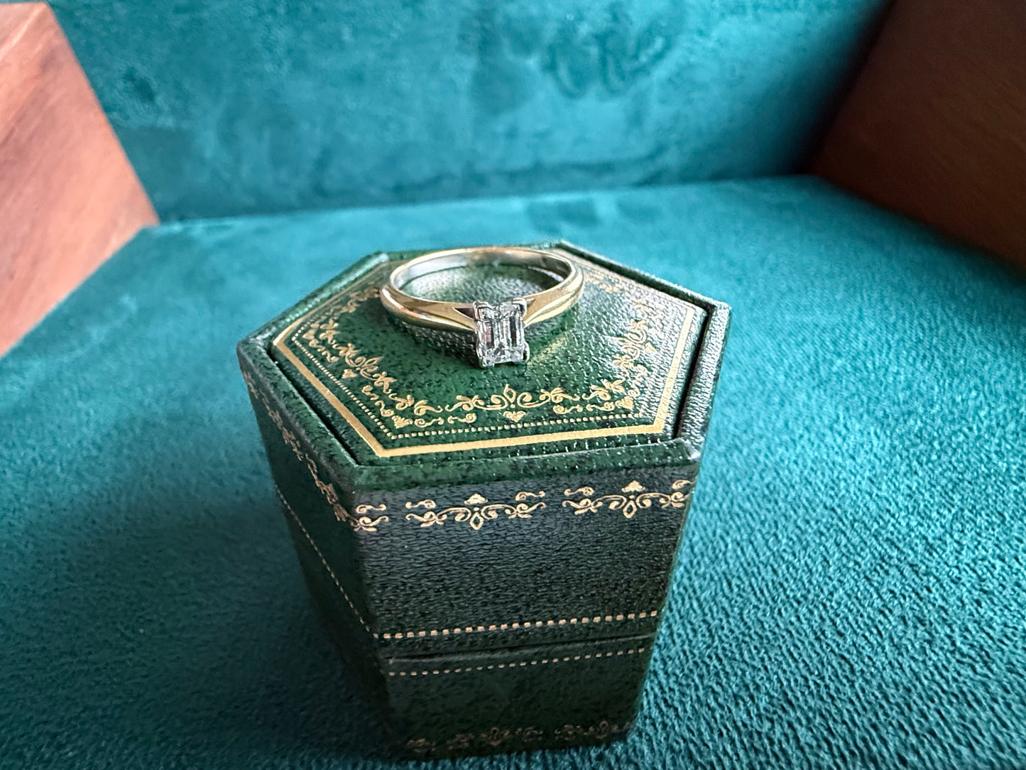 18ct gold criss cross cut diamond ring