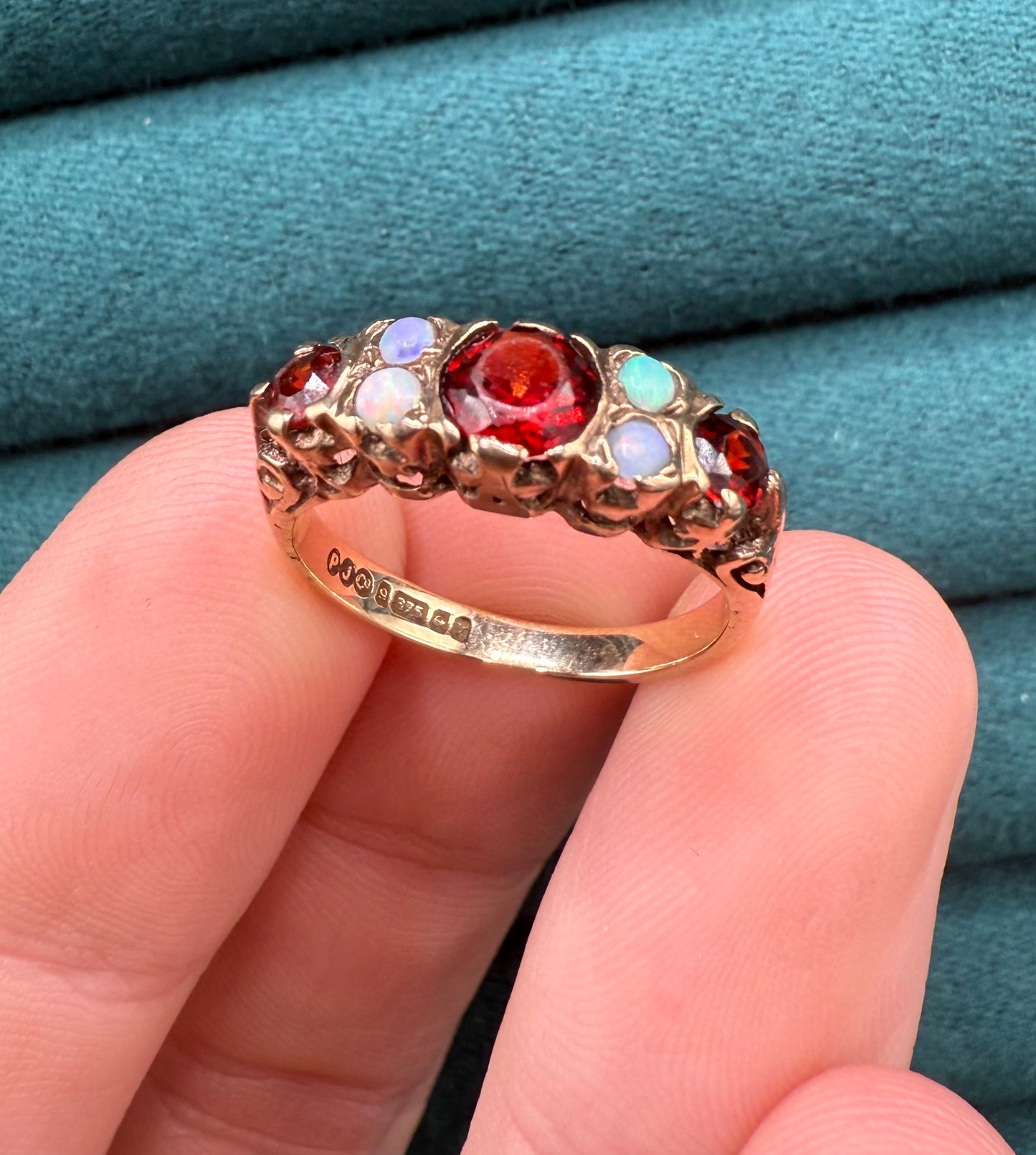 9ct gold opal and garnet ring