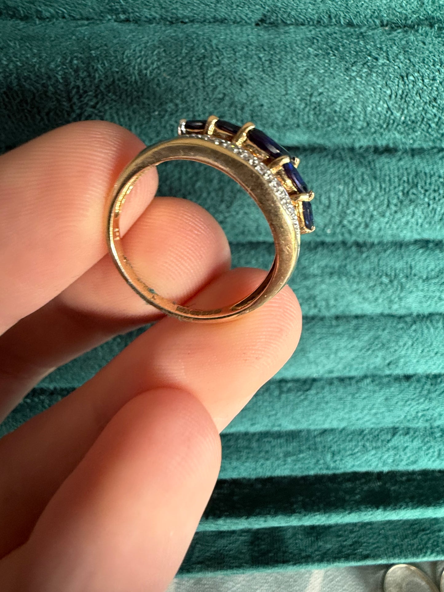 9ct gold sapphire and diamond ring