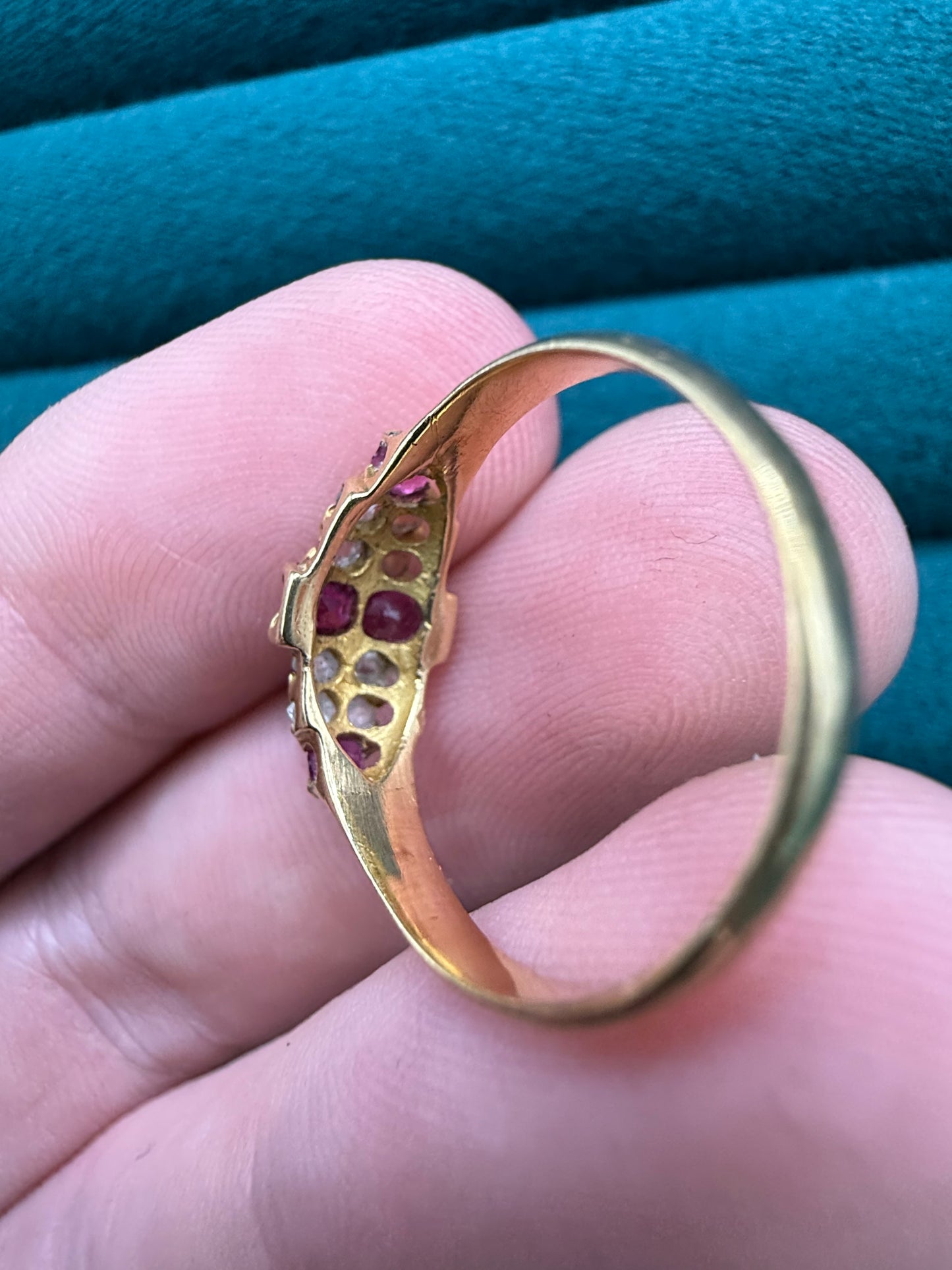 18ct gold Ruby and rose cut diamond ring antuiqe