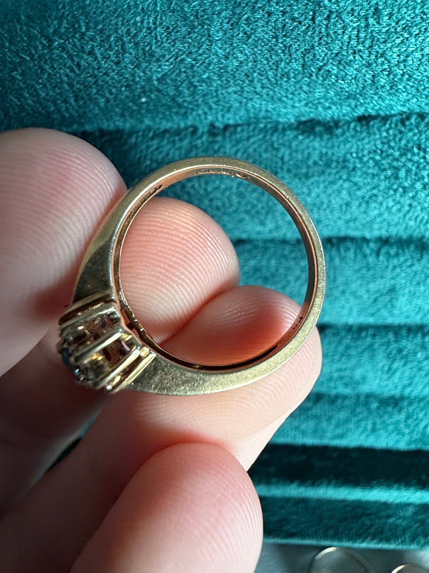 10ct gold sapphire and diamond ring