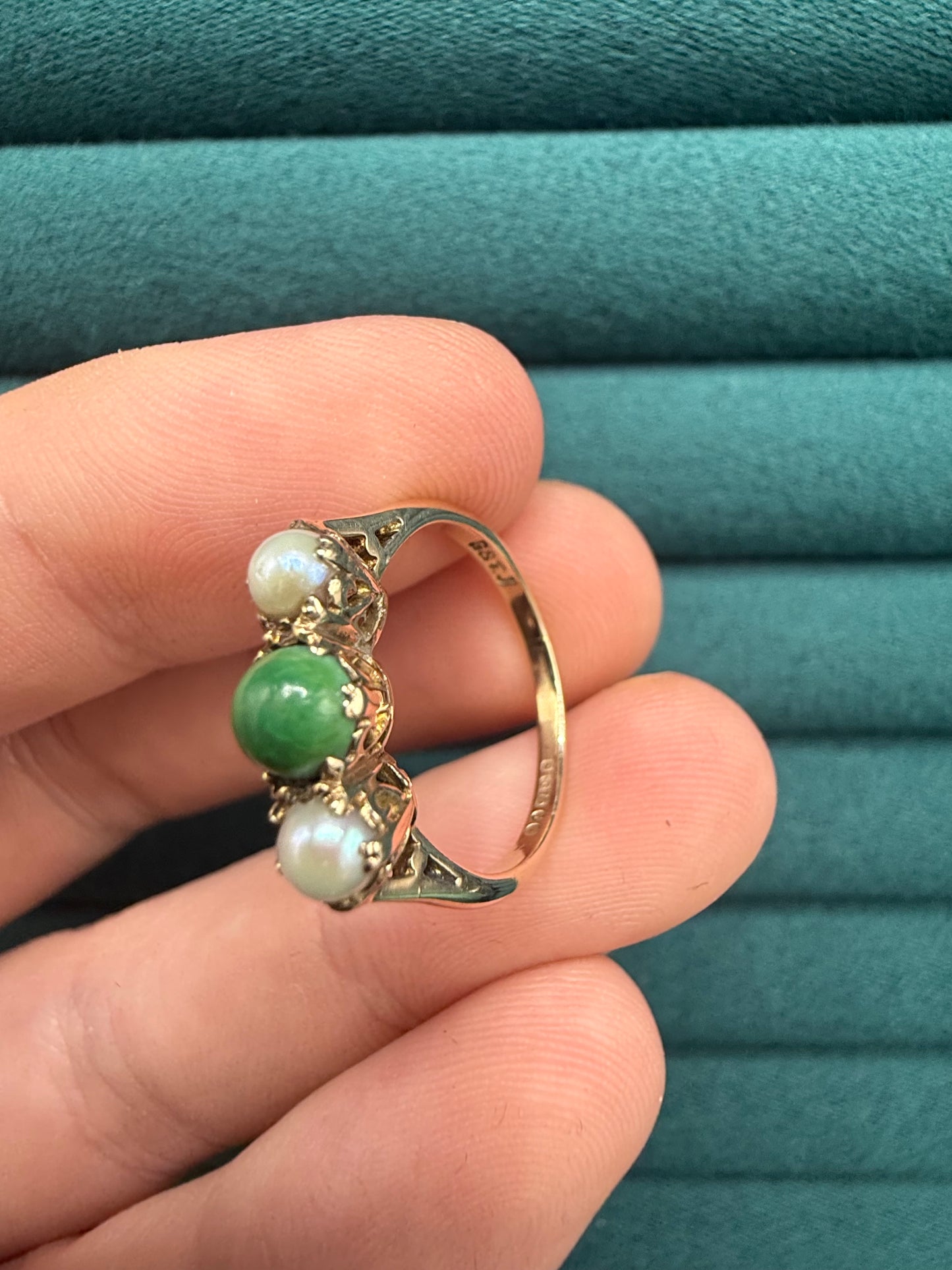 9ct gold malachite and pearl ring