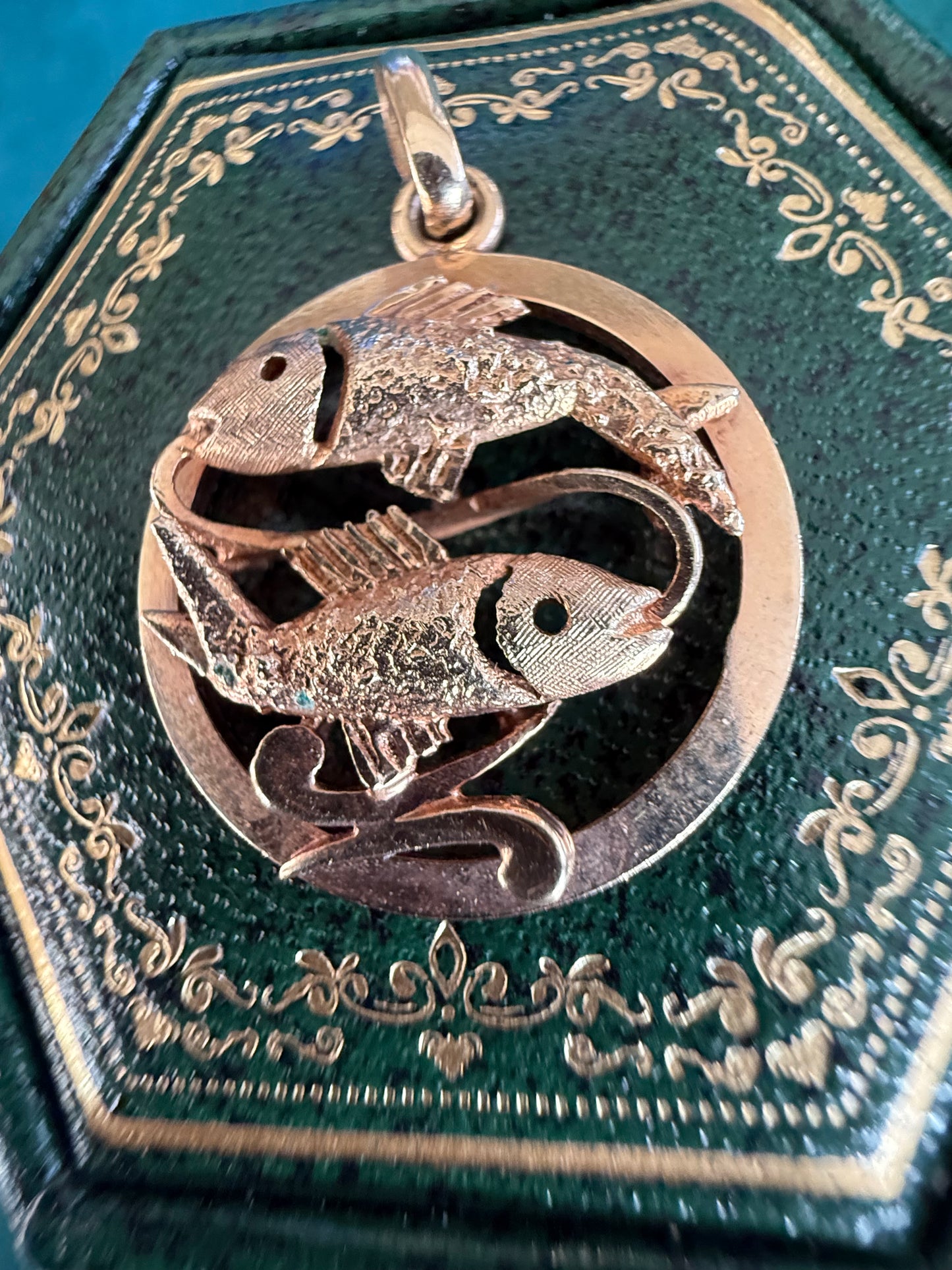 9ct gold fish pendant