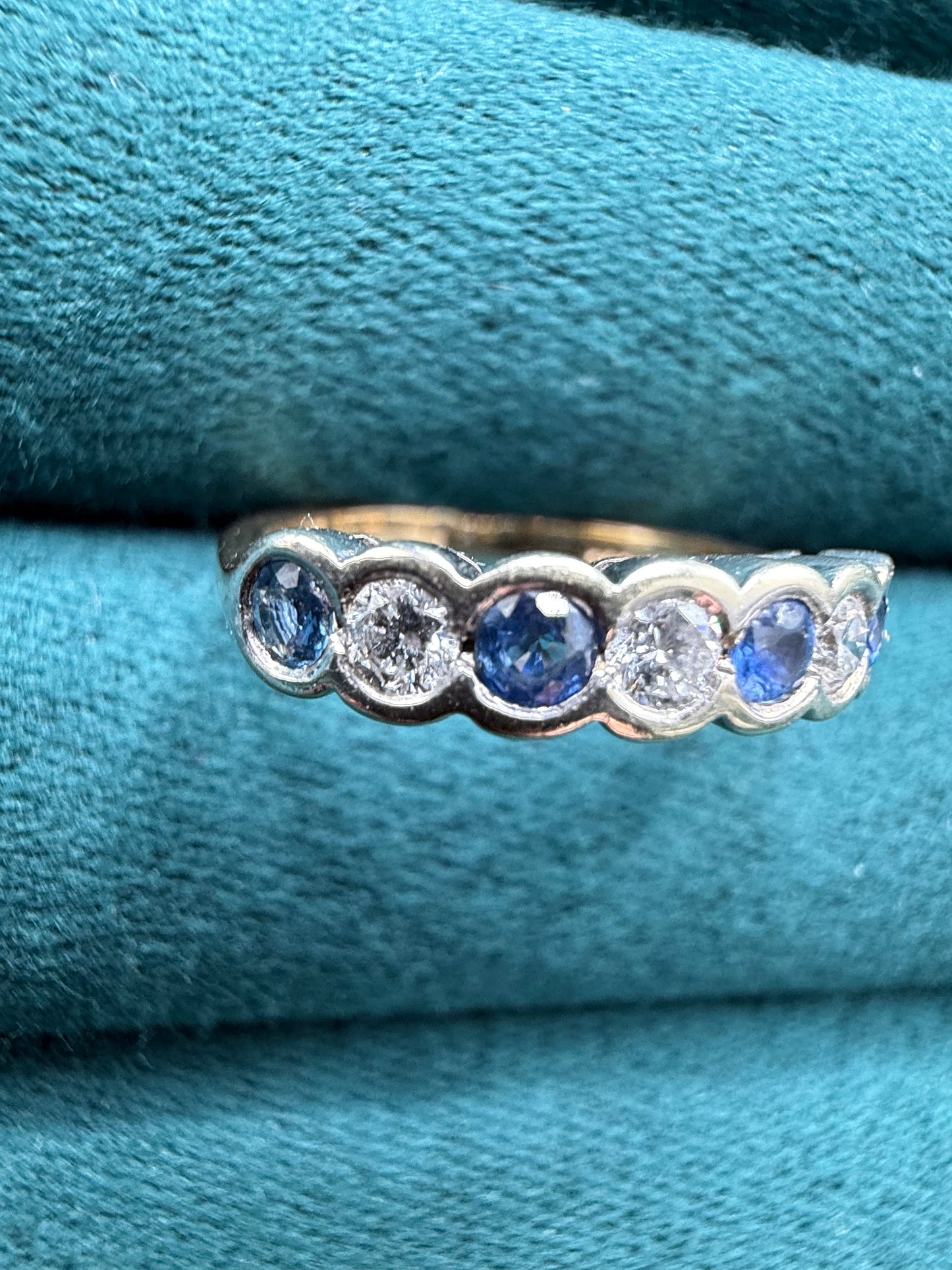 9ct gold sapphire and diamond ring