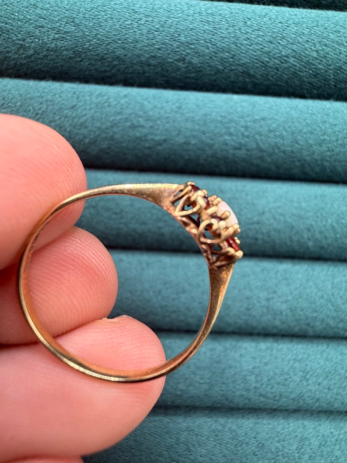 9ct gold opal and garnet cluster ring