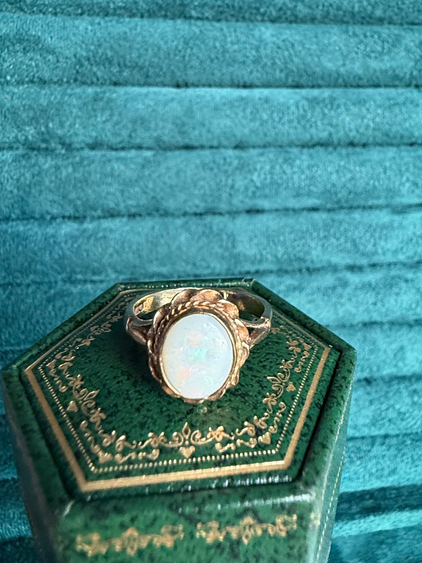 9ct gold opal ring