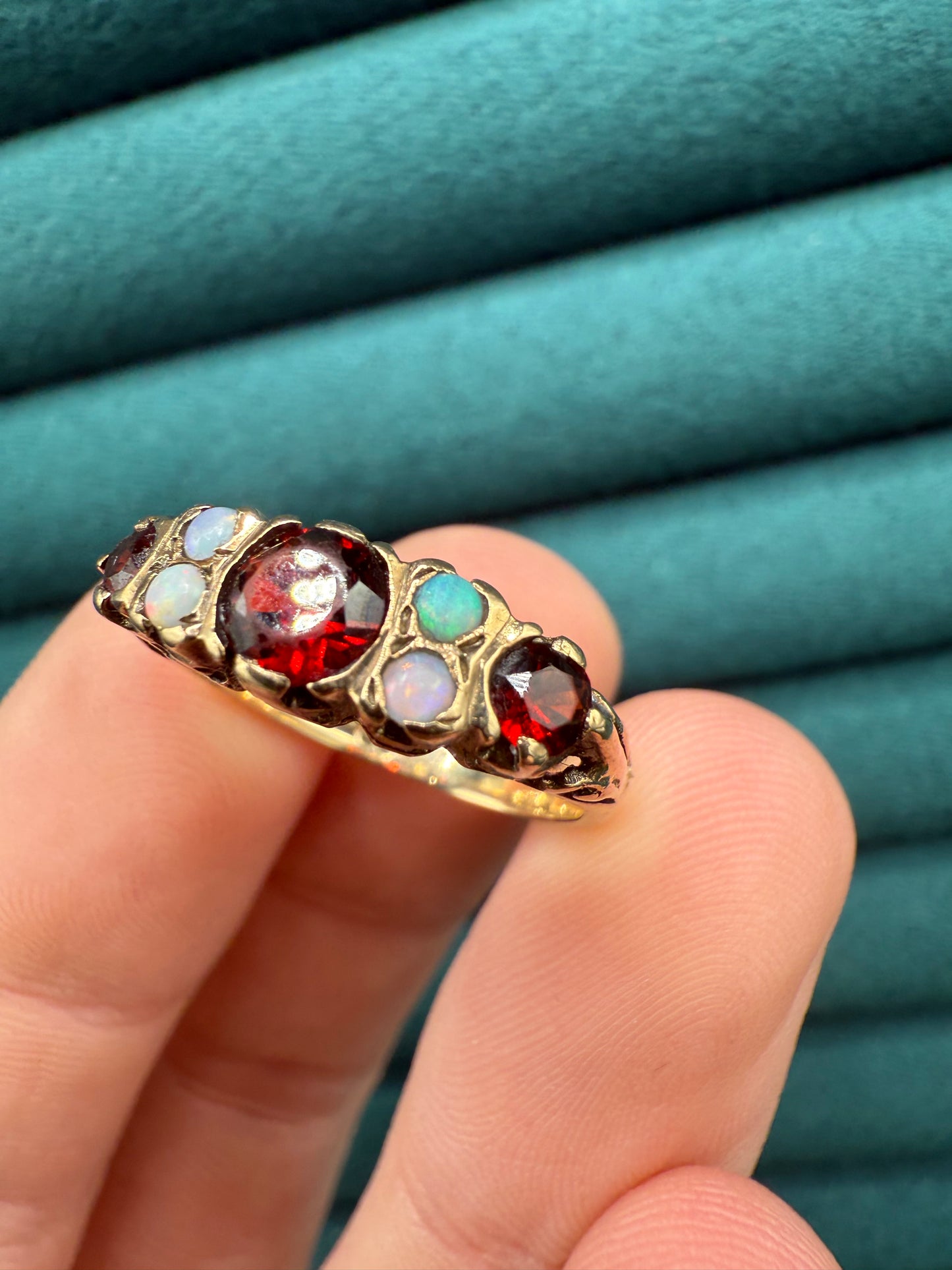 9ct gold opal and garnet ring