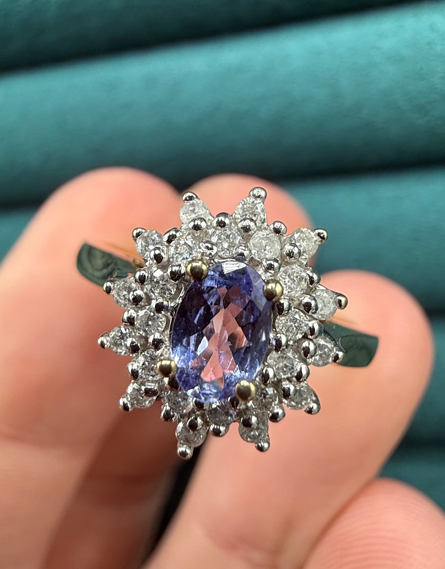 9ct gold tanzanite and diamond cluster ring