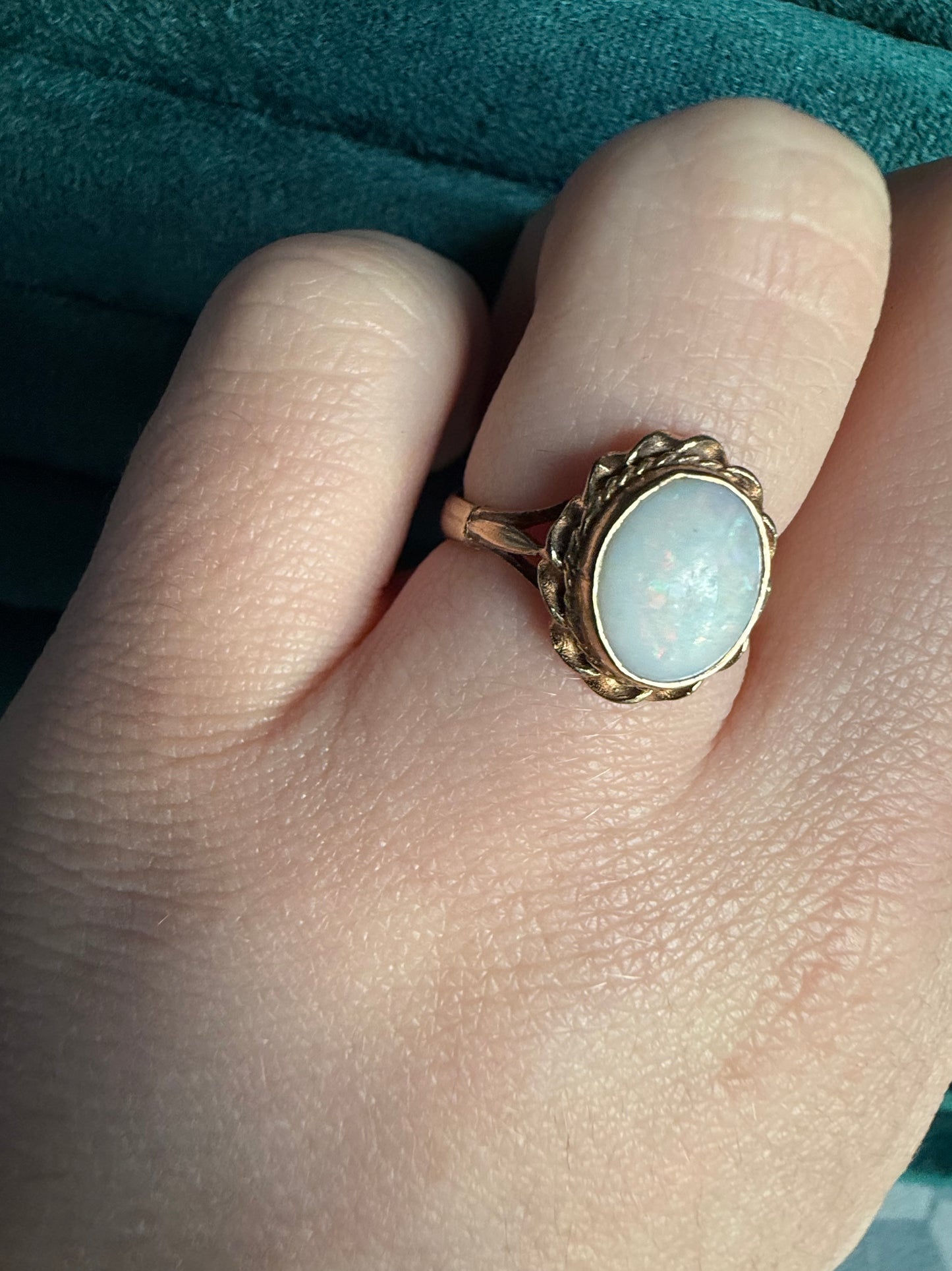9ct gold opal ring