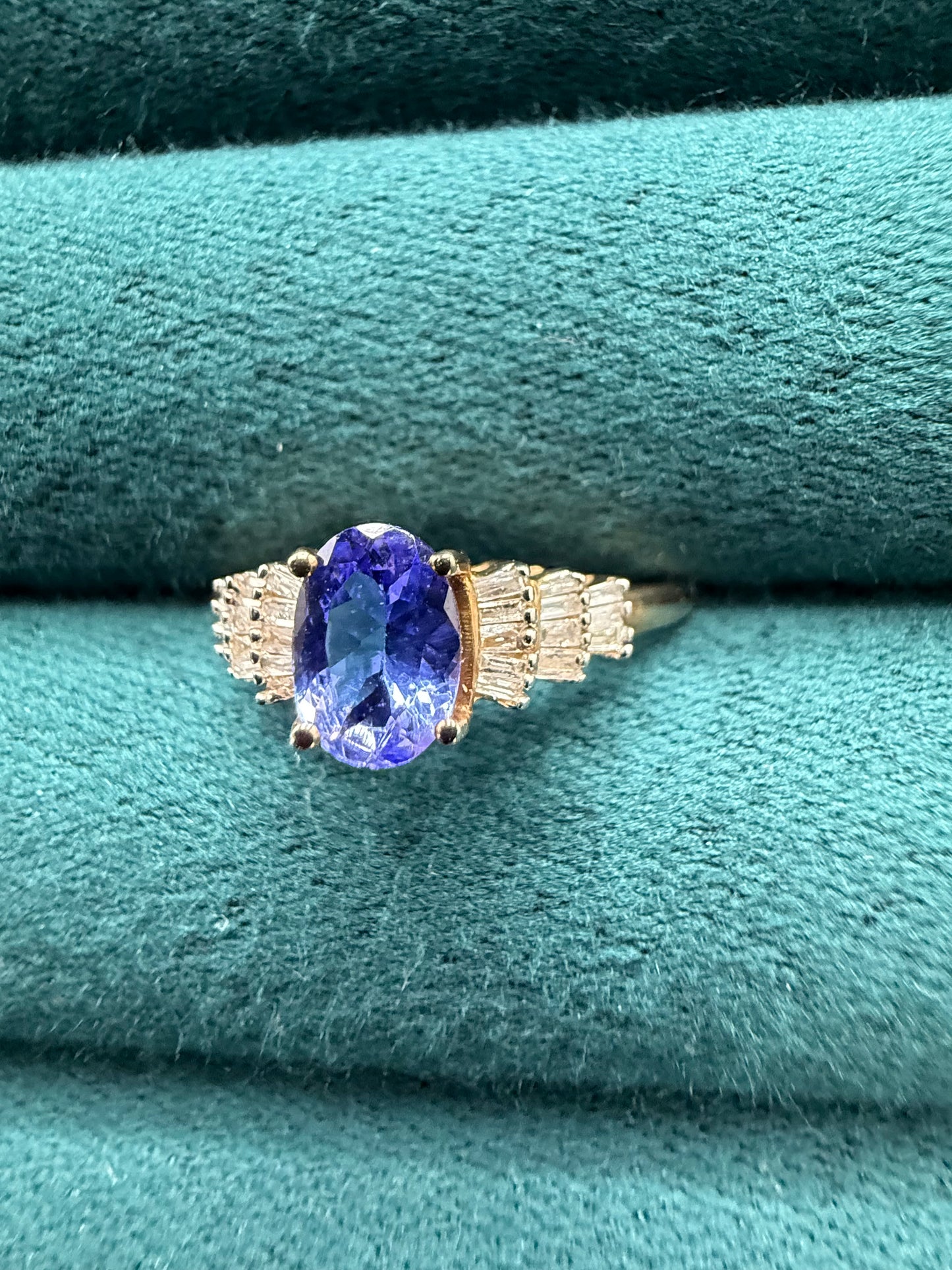 9ct gold garnet pendant