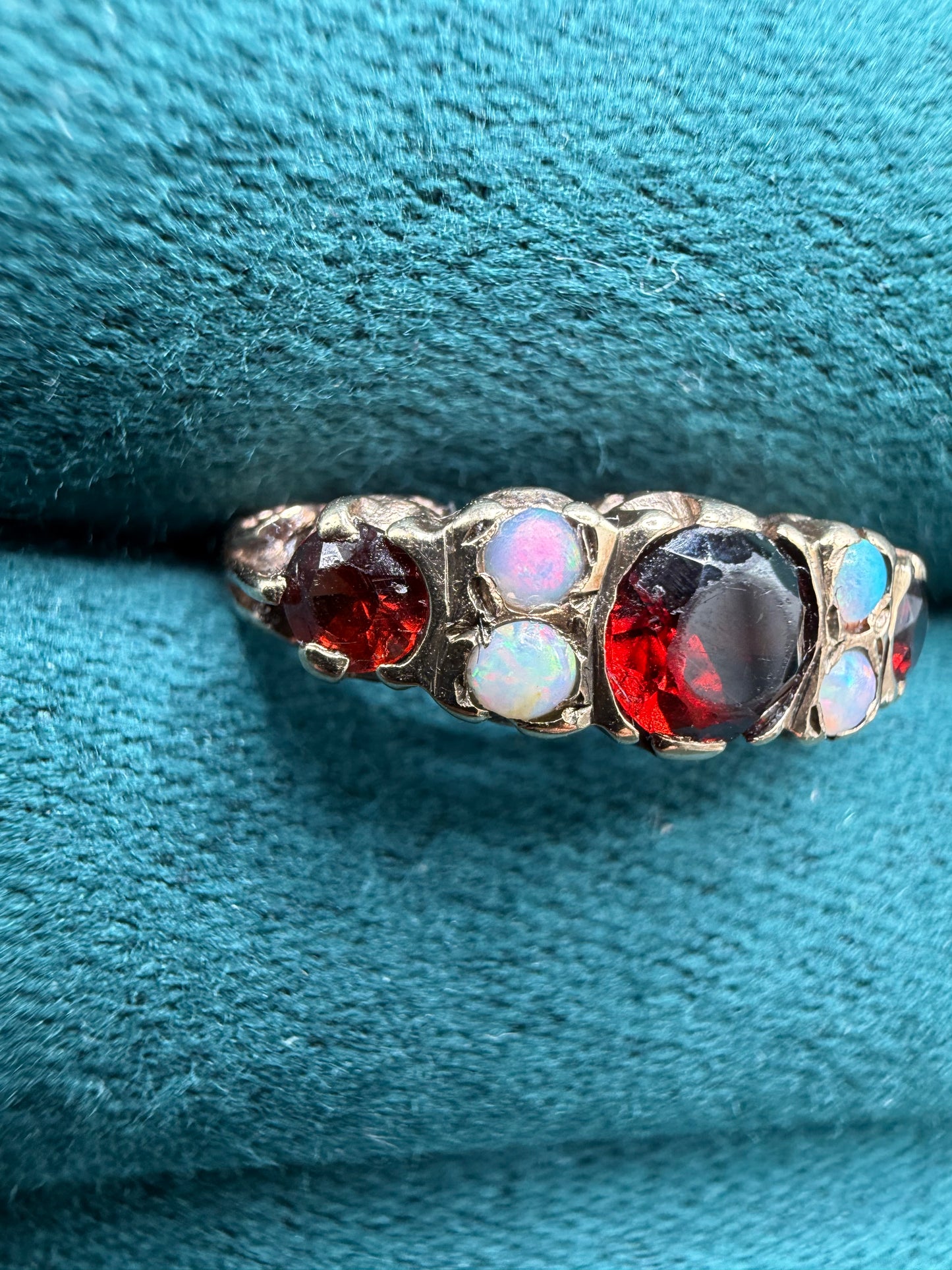 9ct gold opal and garnet ring