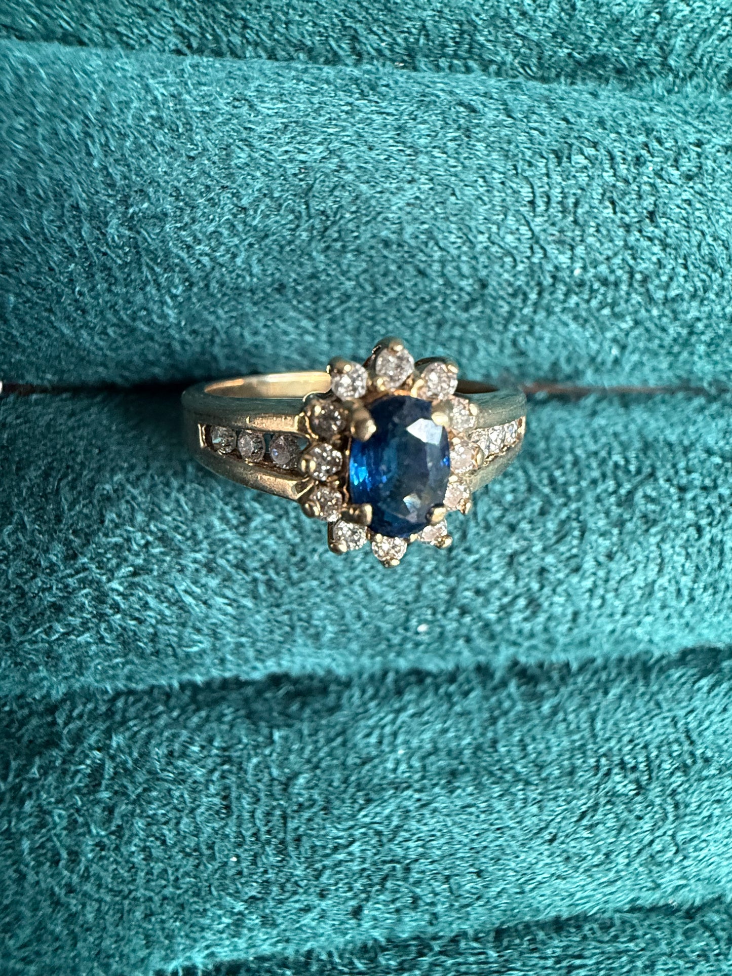 10ct gold sapphire and diamond ring