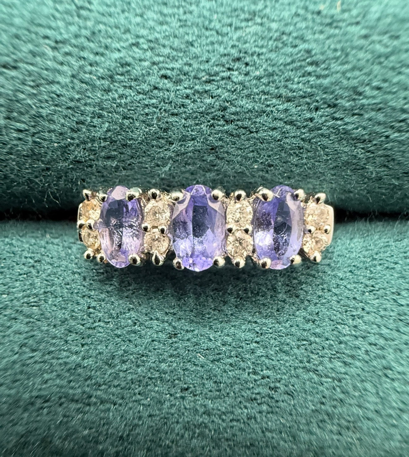 9ct white gold tanzinite and diamond ring