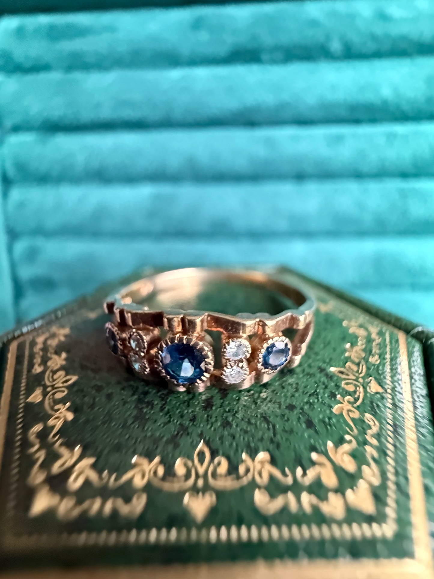 9ct gold sapphire and diamond ring