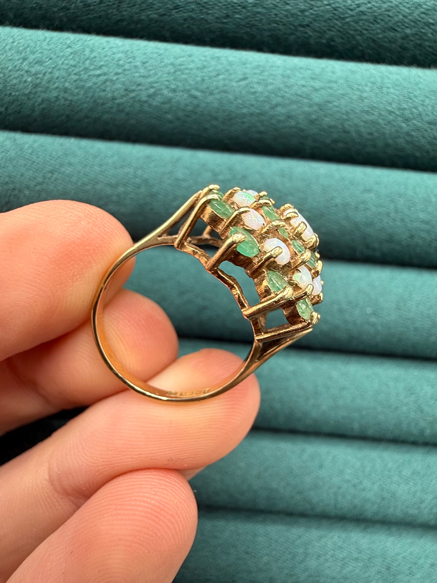9ct gold emerald and opal ring