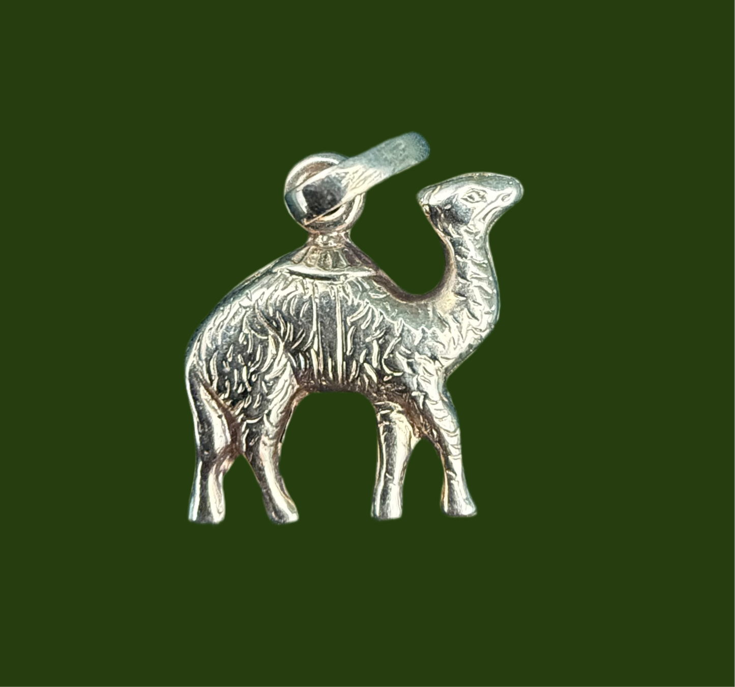 18ct gold camel charm
