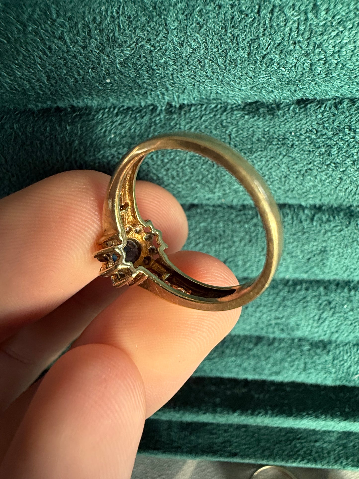 10ct gold sapphire and diamond ring