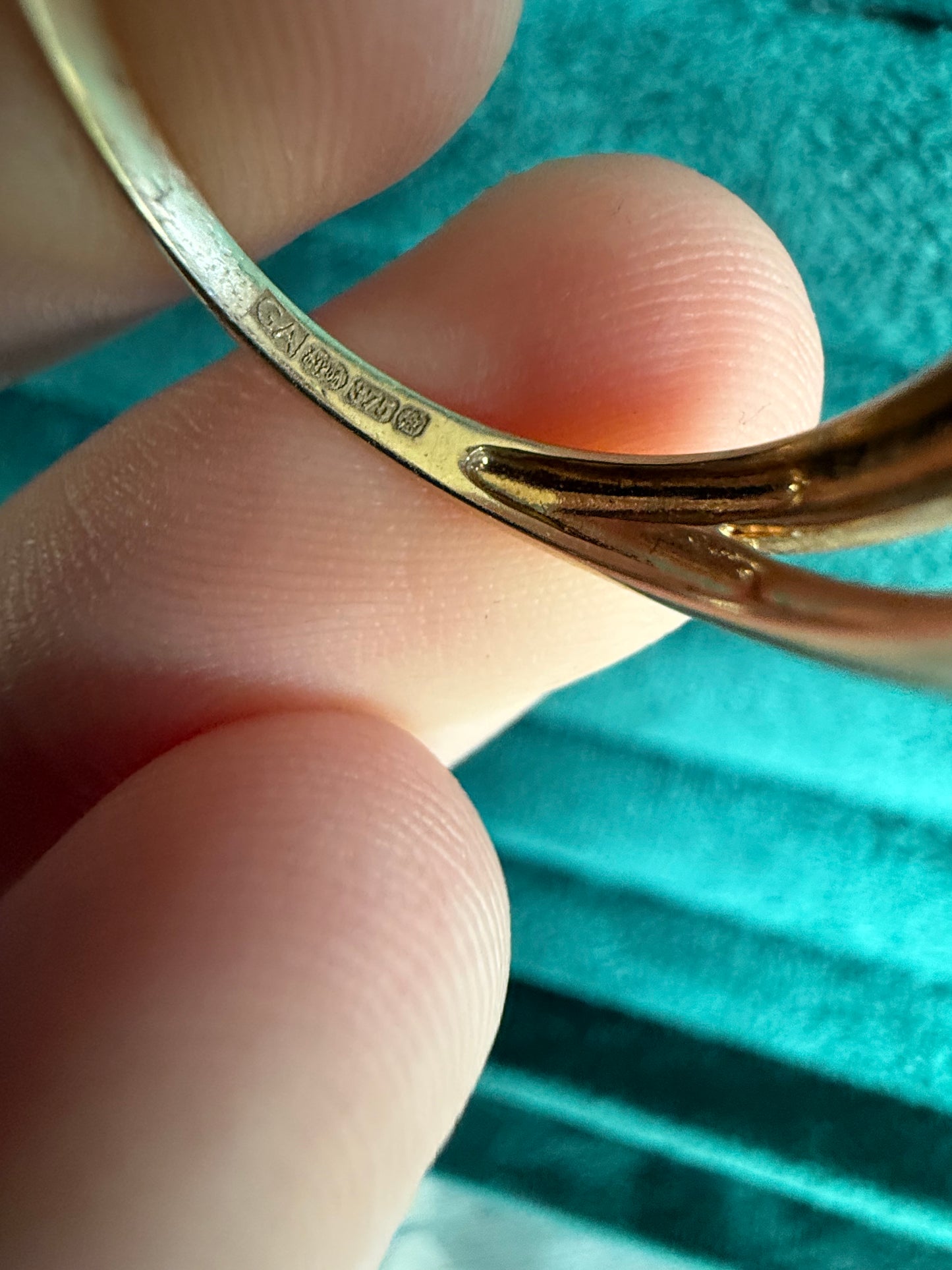 9ct gold sapphire and diamond ring