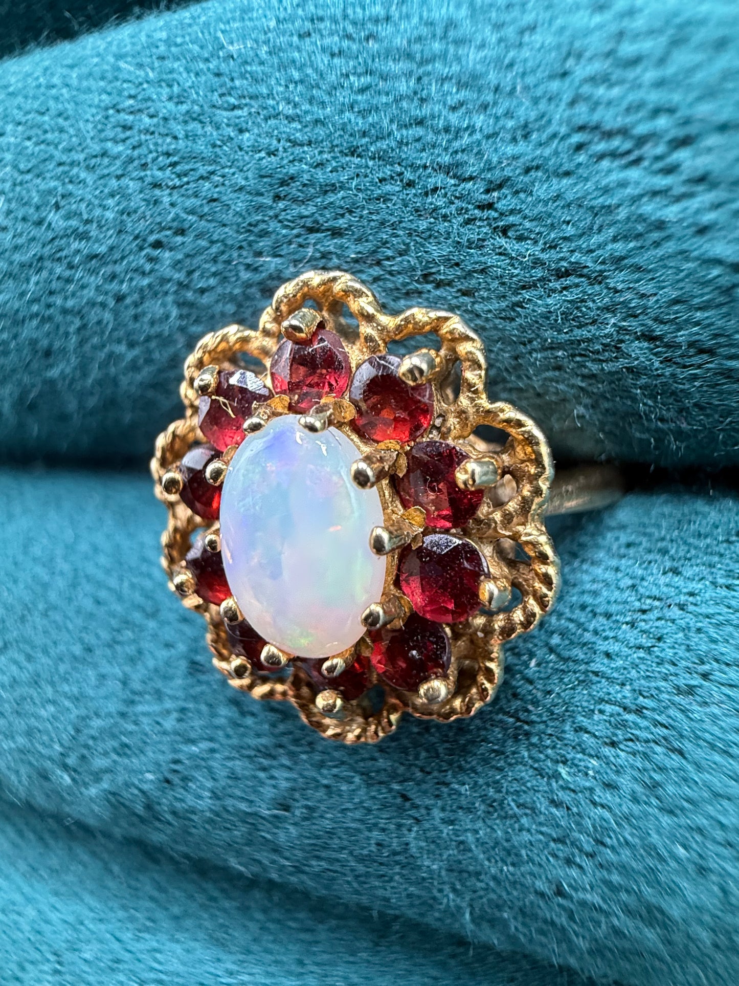 9ct gold opal and garnet ring