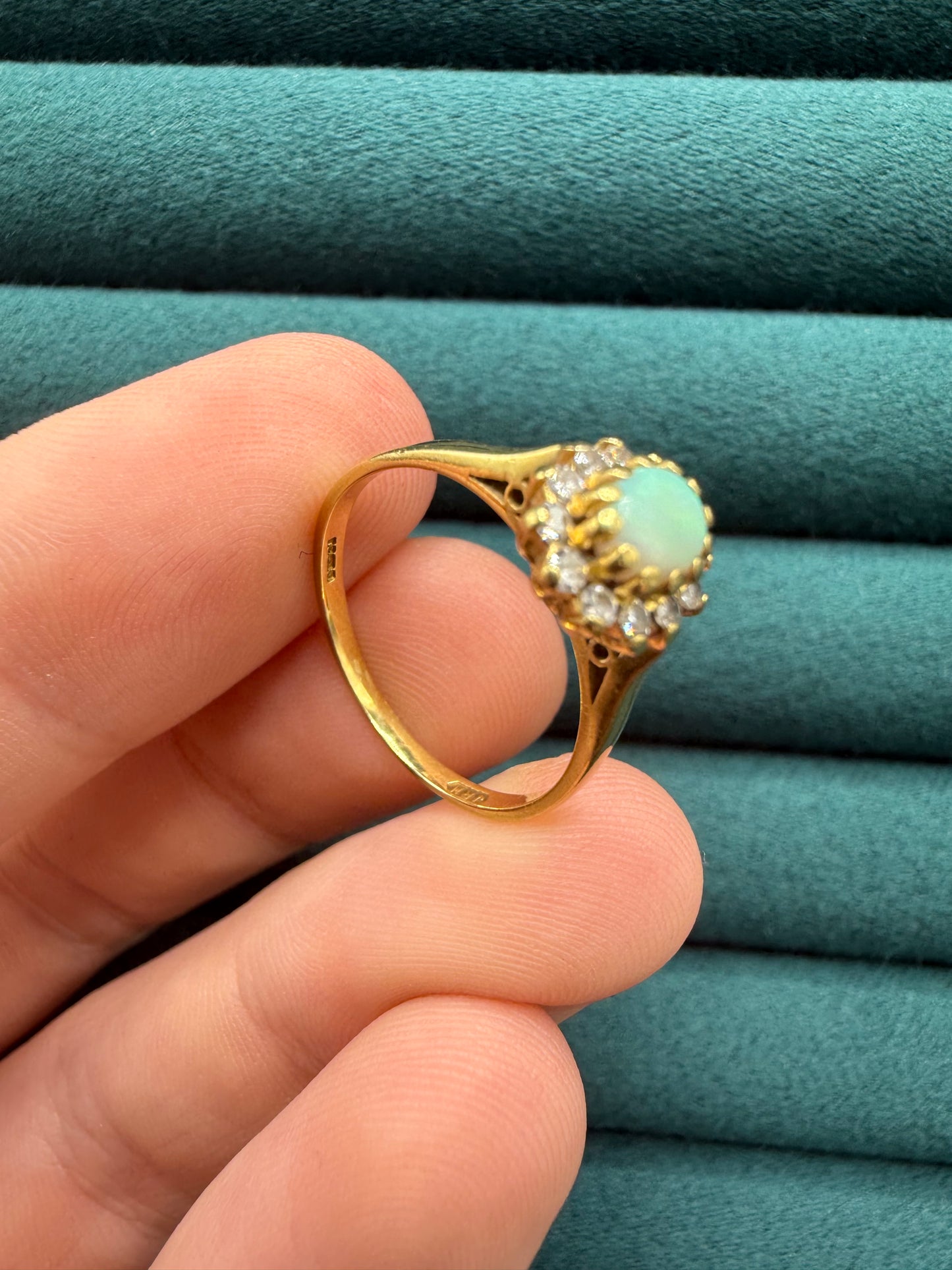 18ct gold opal and diamond ring