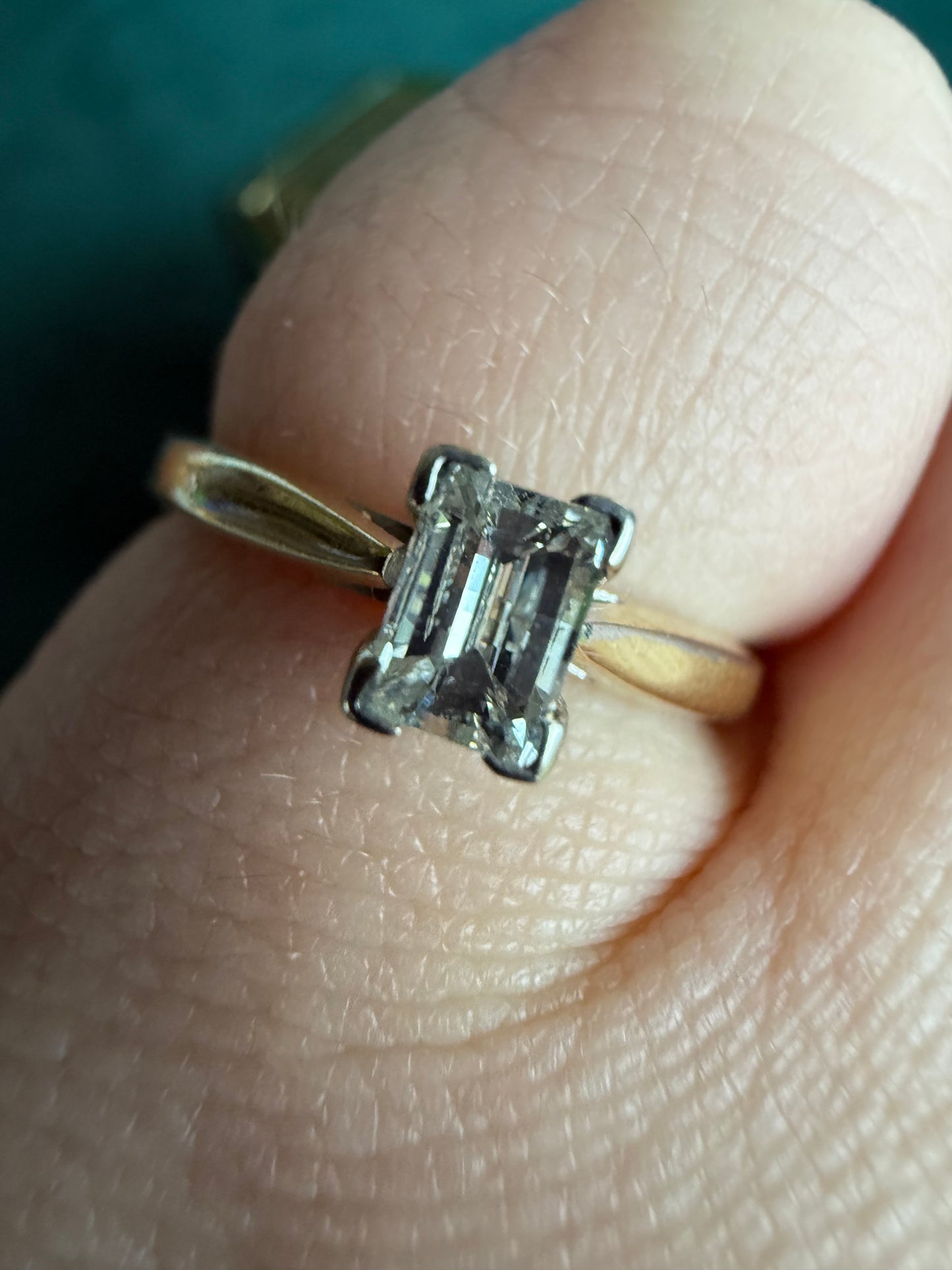 18ct gold criss cross cut diamond ring