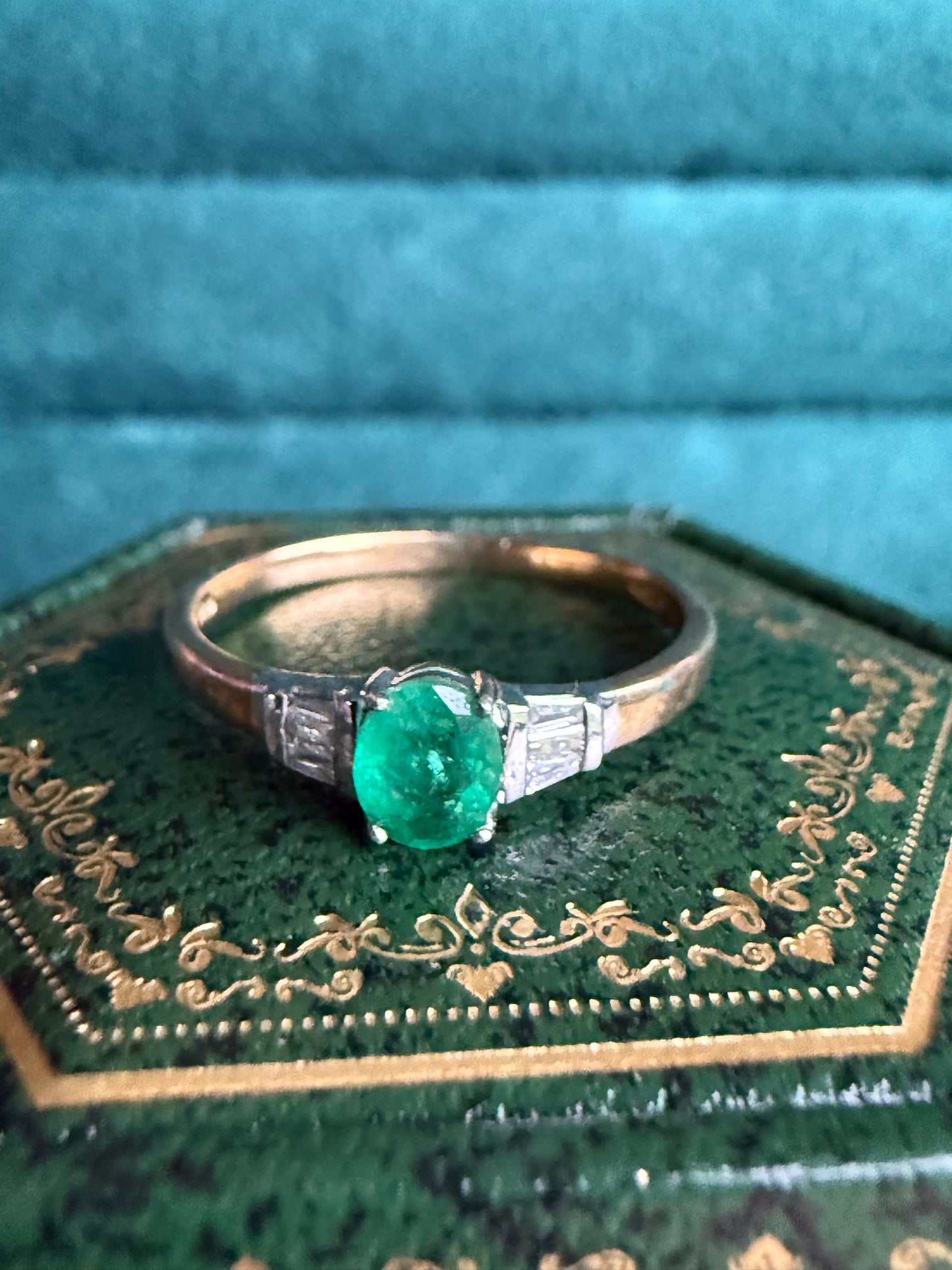 9ct gold emerald and baguette cut diamond ring