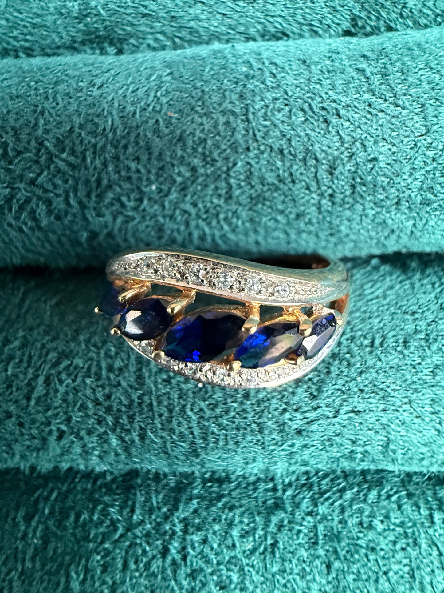 9ct gold sapphire and diamond ring