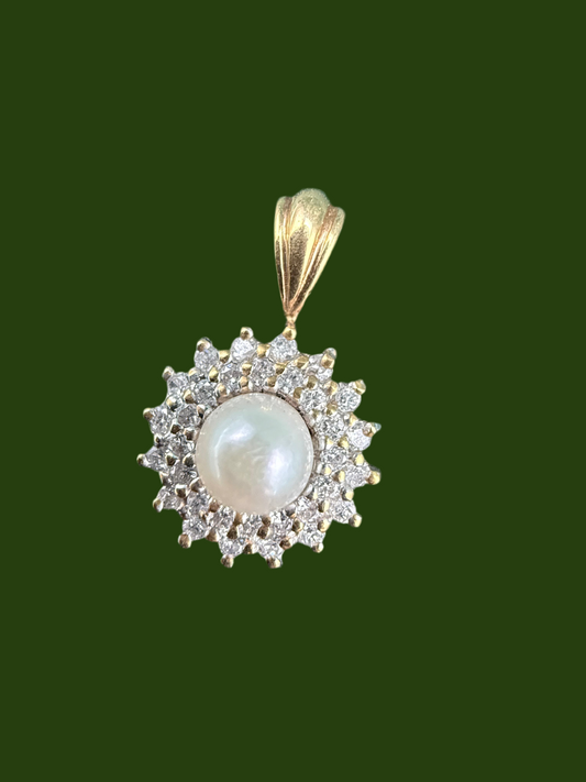 18ct gold pearl and diamond pendant