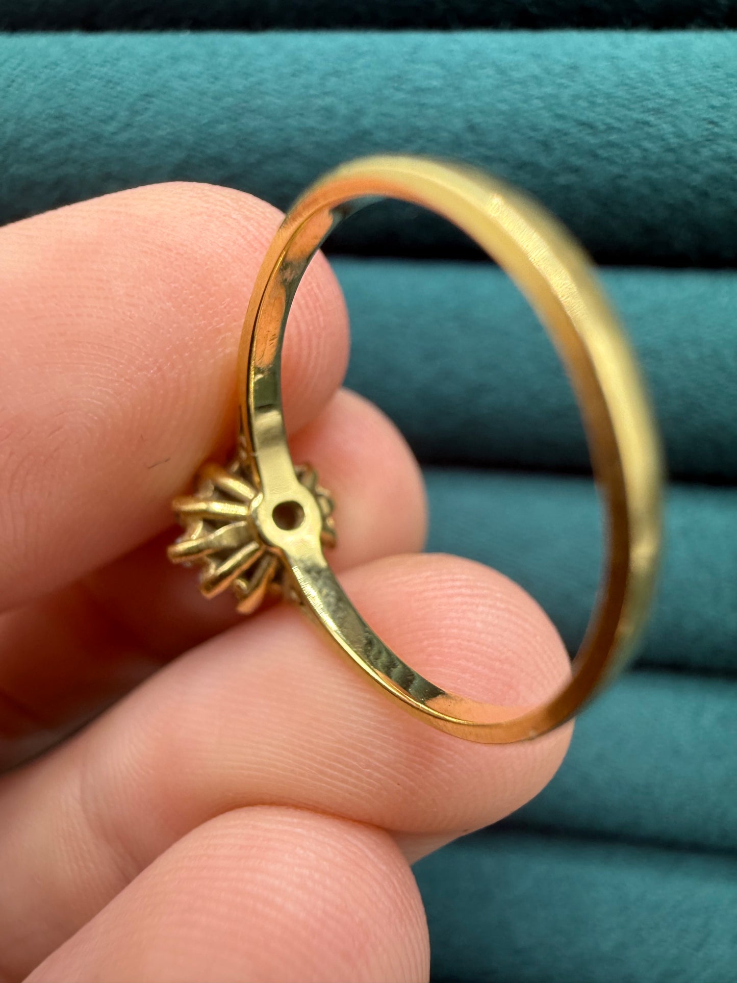 18ct gold opal and diamond ring