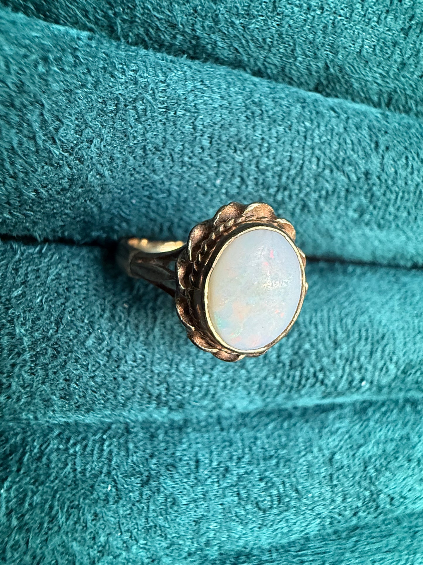 9ct gold opal ring