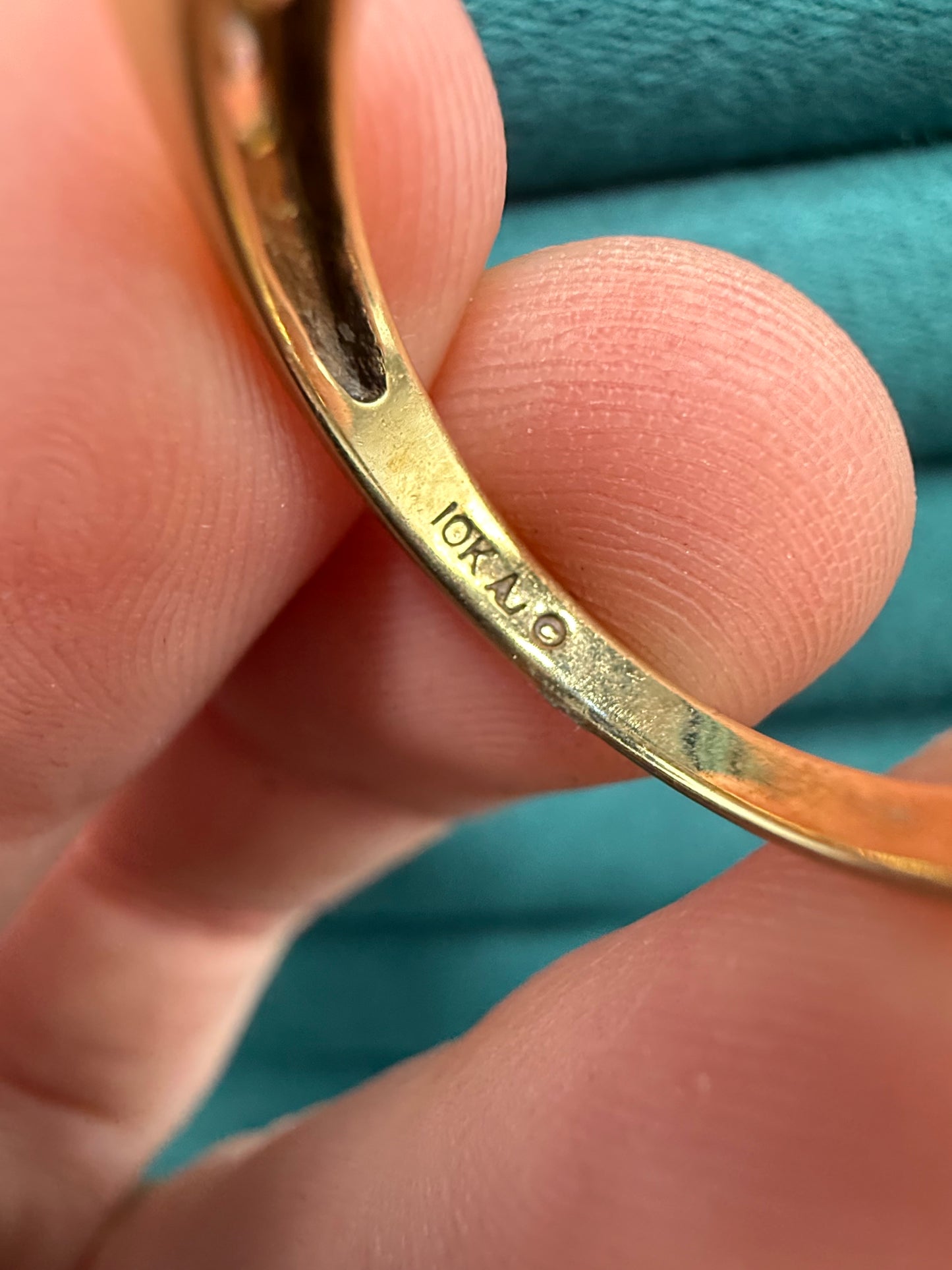 10ct gold sapphire and diamond ring