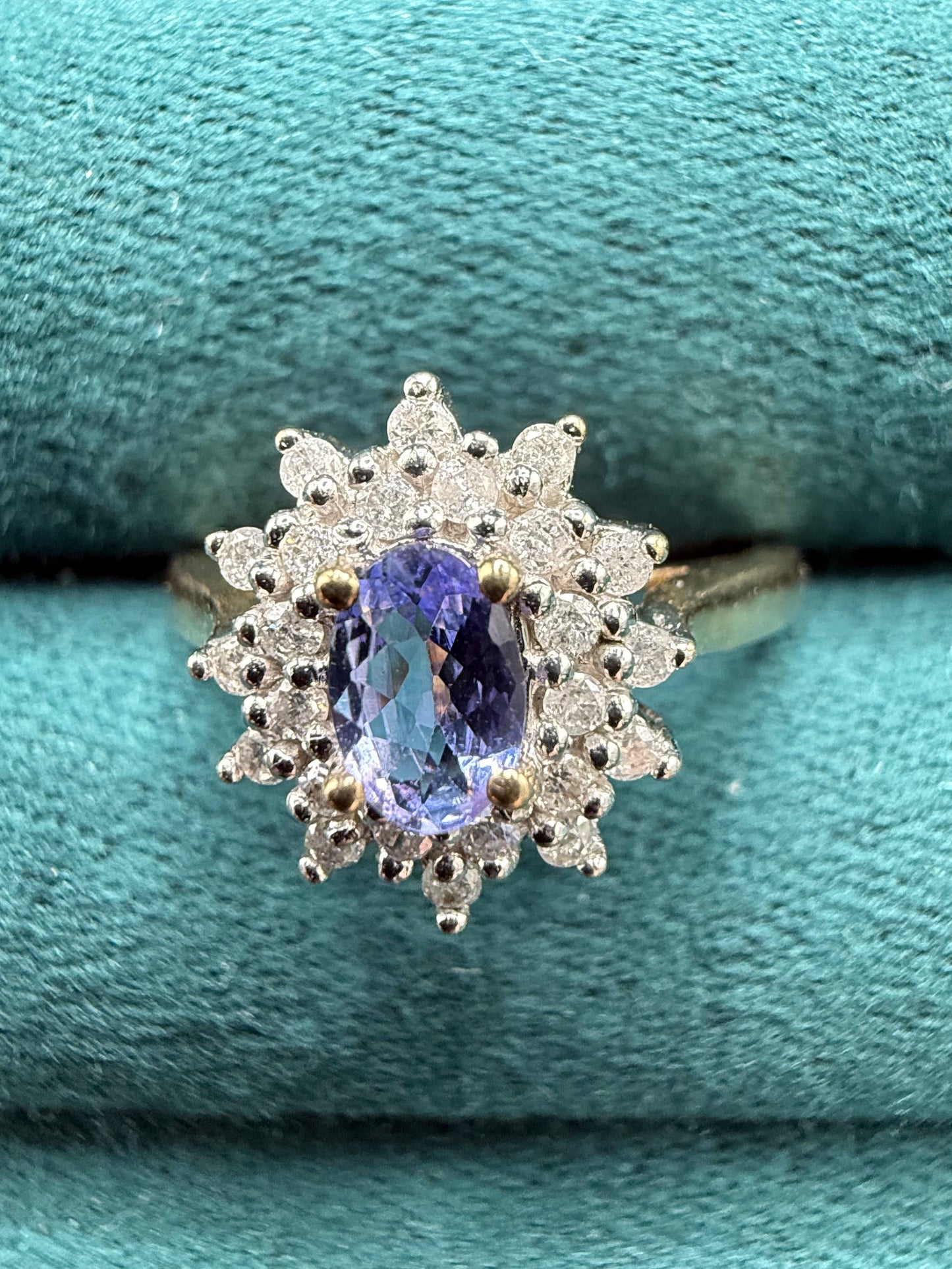 9ct gold tanzanite and diamond cluster ring