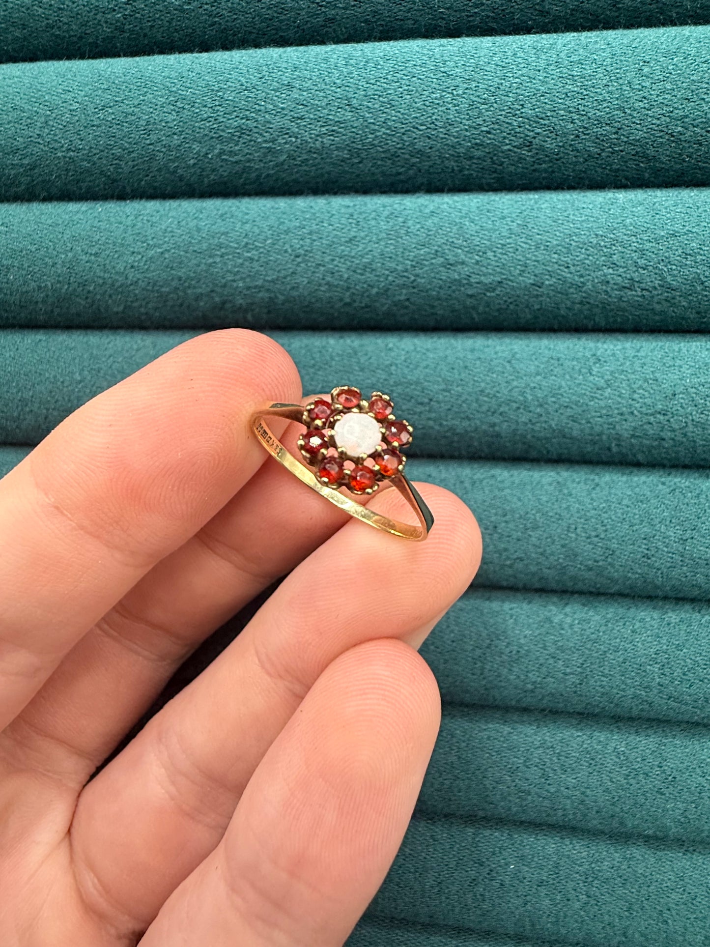 9ct gold opal and garnet cluster ring