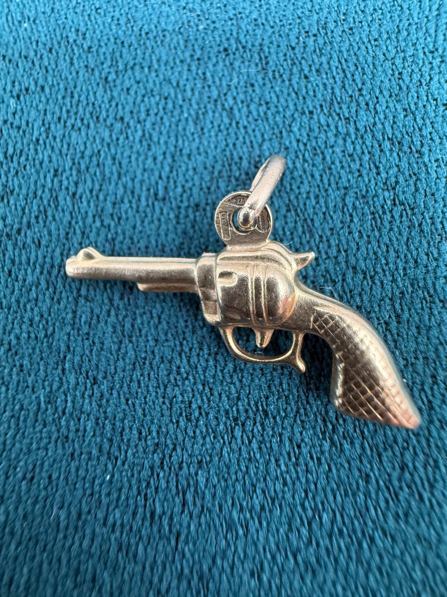 9ct gold revolver charm