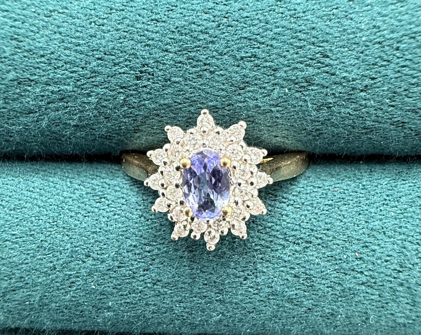 9ct gold tanzanite and diamond cluster ring