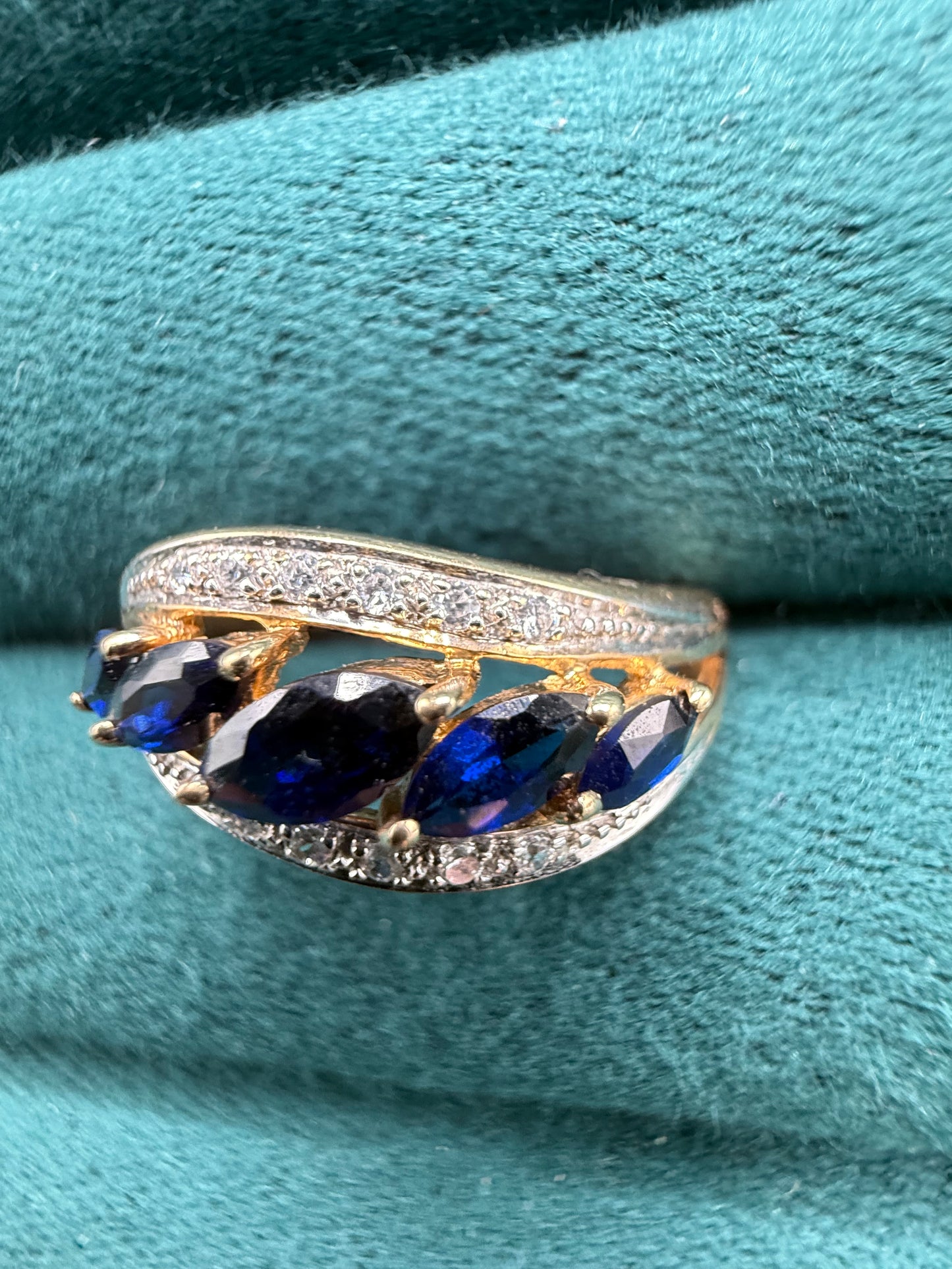 9ct gold sapphire and diamond ring