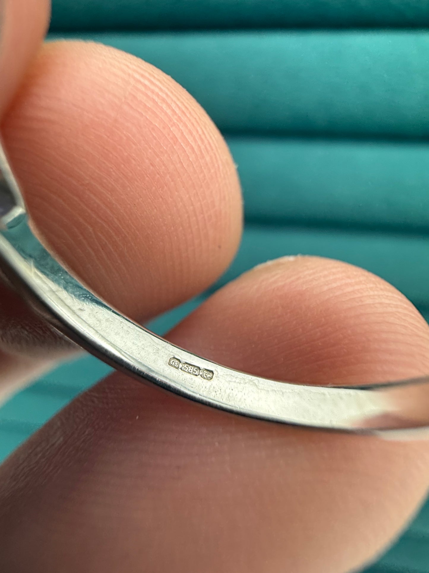 14ct white gold tanzanite and diamond ring