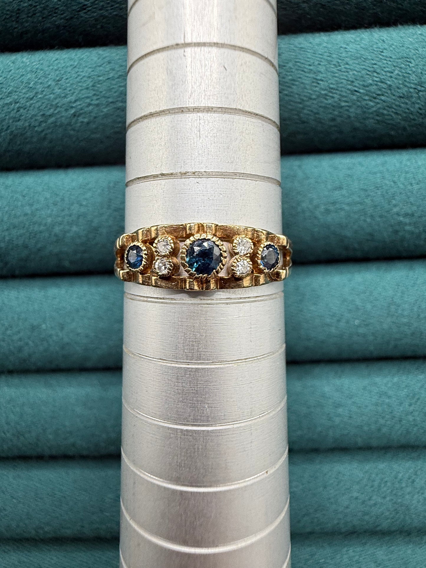 9ct gold sapphire and diamond ring