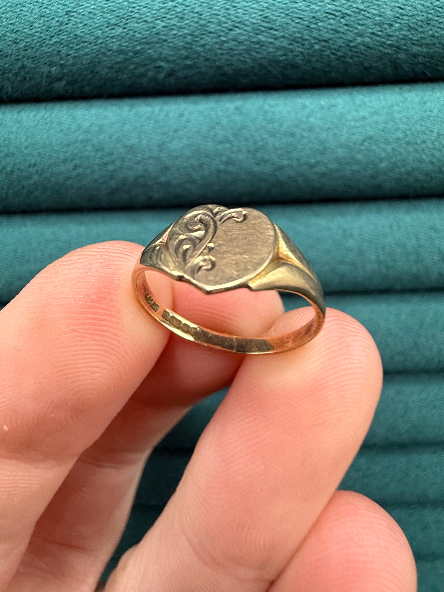 9ct gold heart signet ring