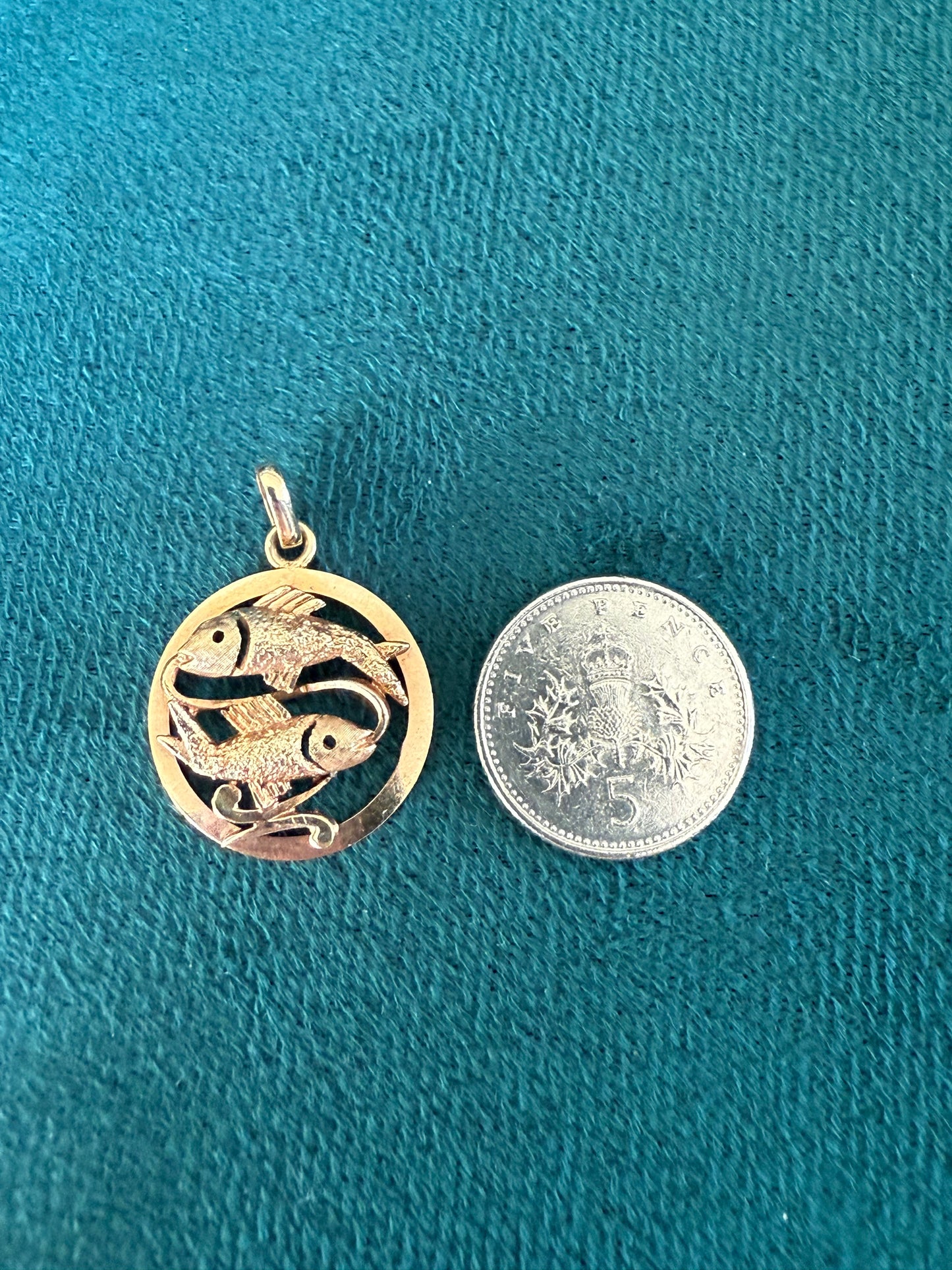 9ct gold fish pendant