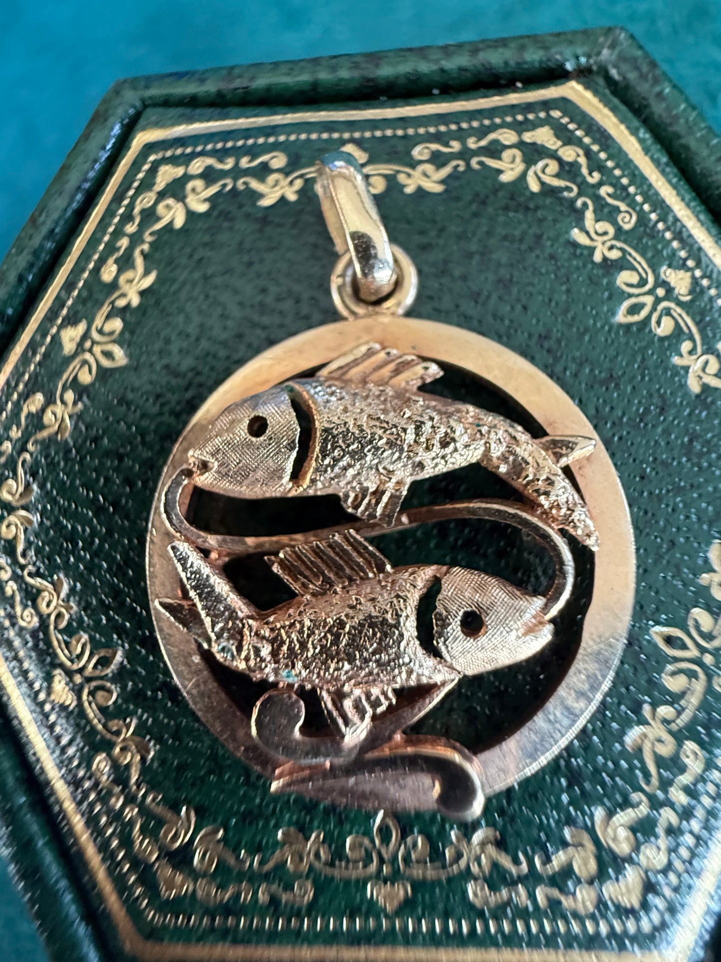 9ct gold fish pendant