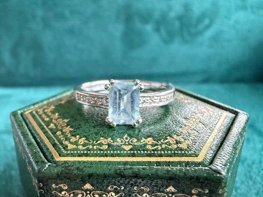 9ct white gold aqua marine and diamond ring