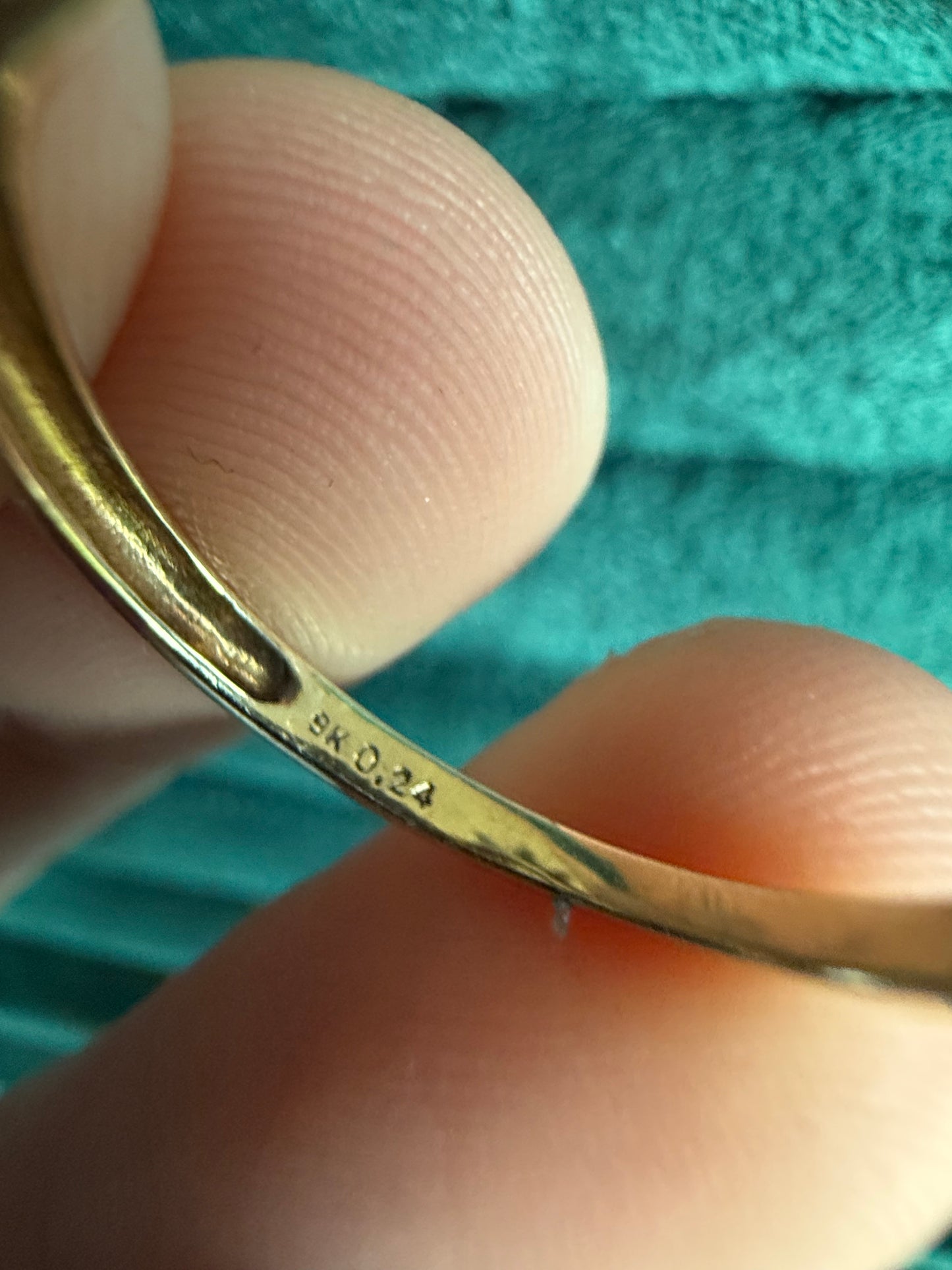 9ct gold tanzanite and diamond cluster ring