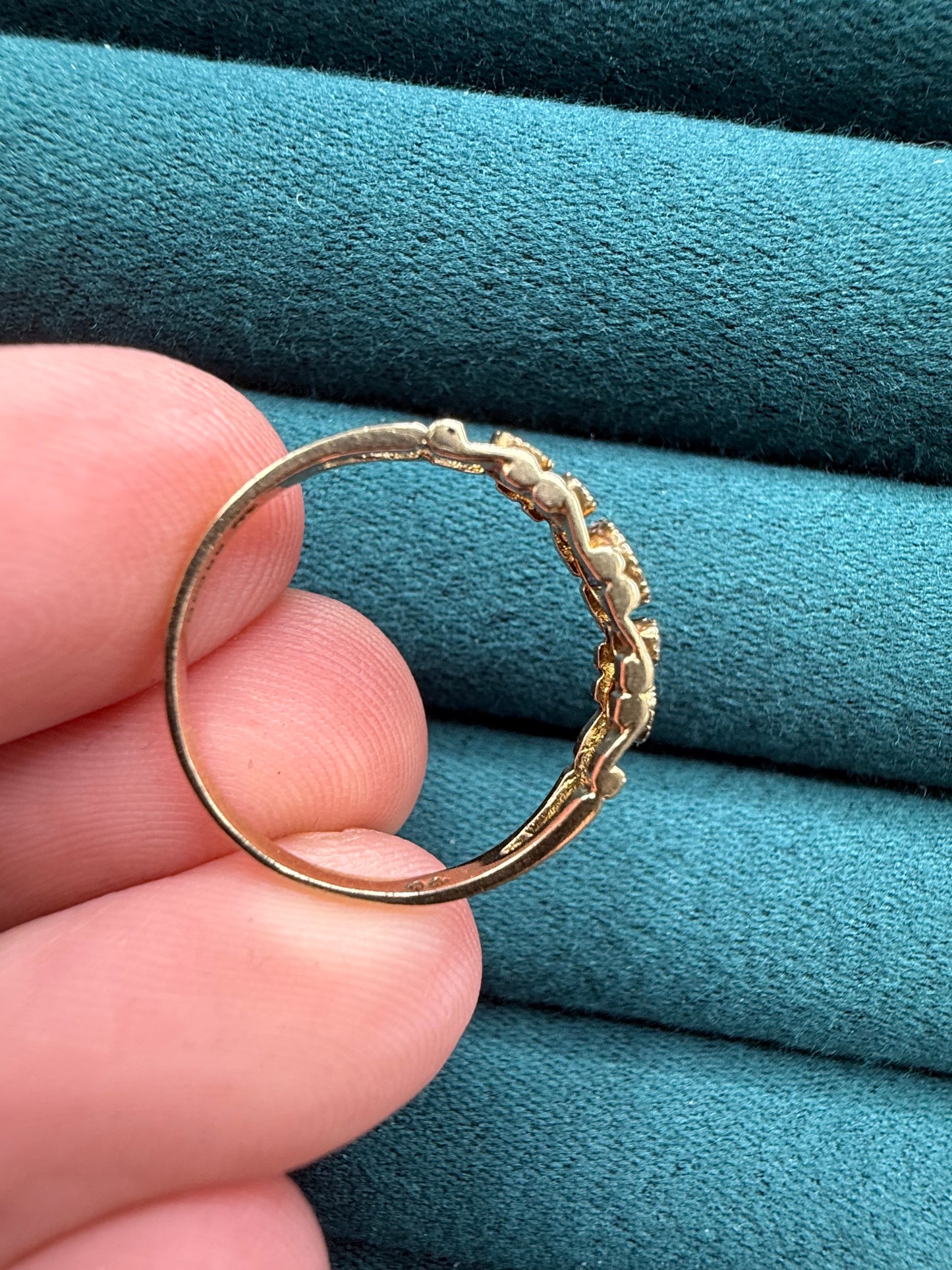 9ct gold sapphire and diamond ring