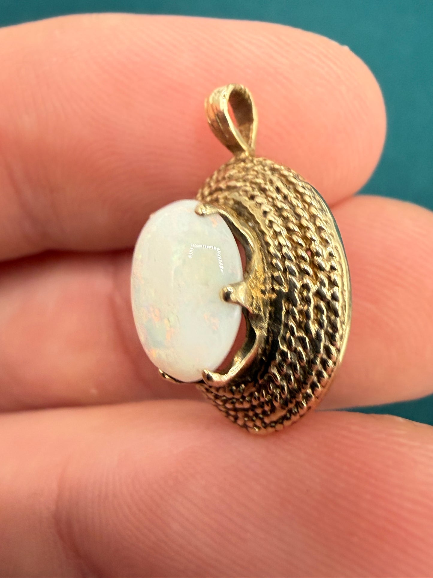9ct gold basket opal pendant