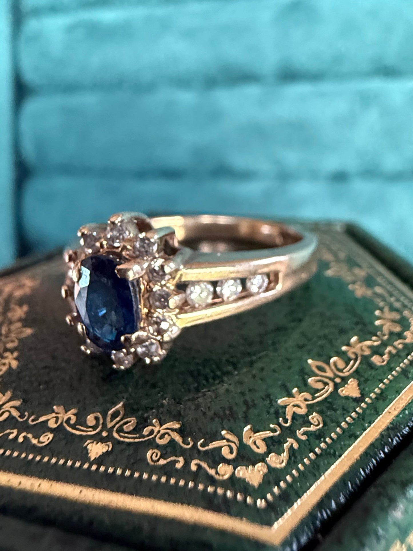 10ct gold sapphire and diamond ring
